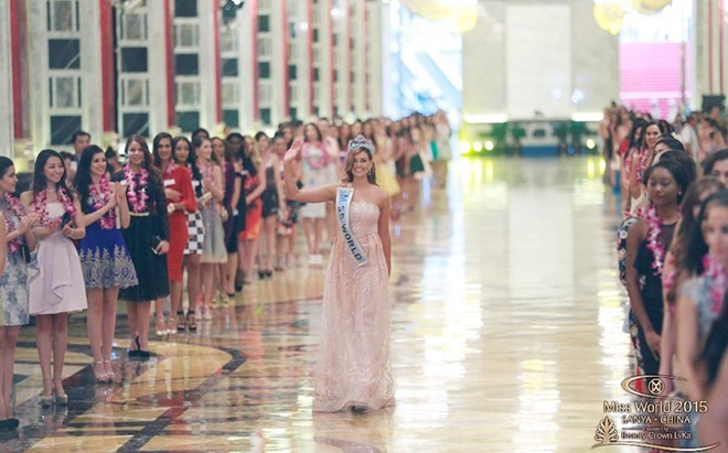 Lan Khue noi bat o tiec chao mung Miss World 2015